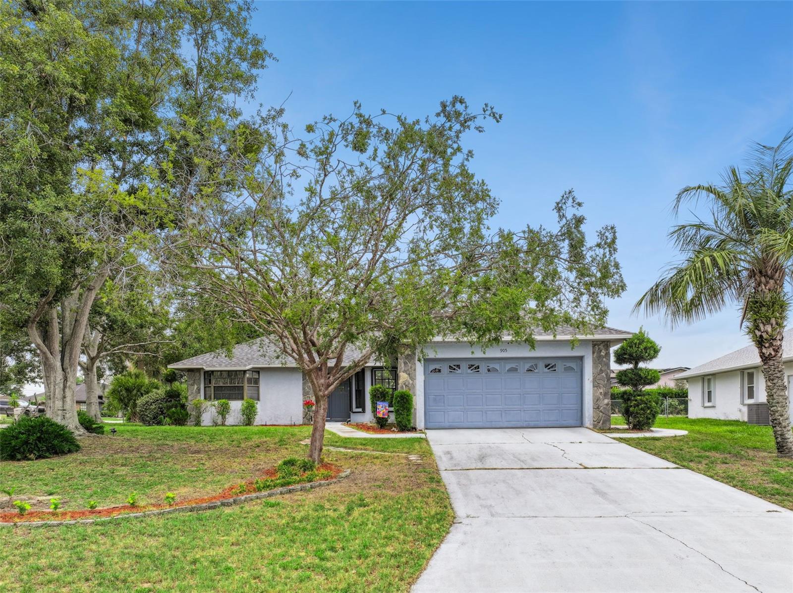 905 Devonshire Way, FL