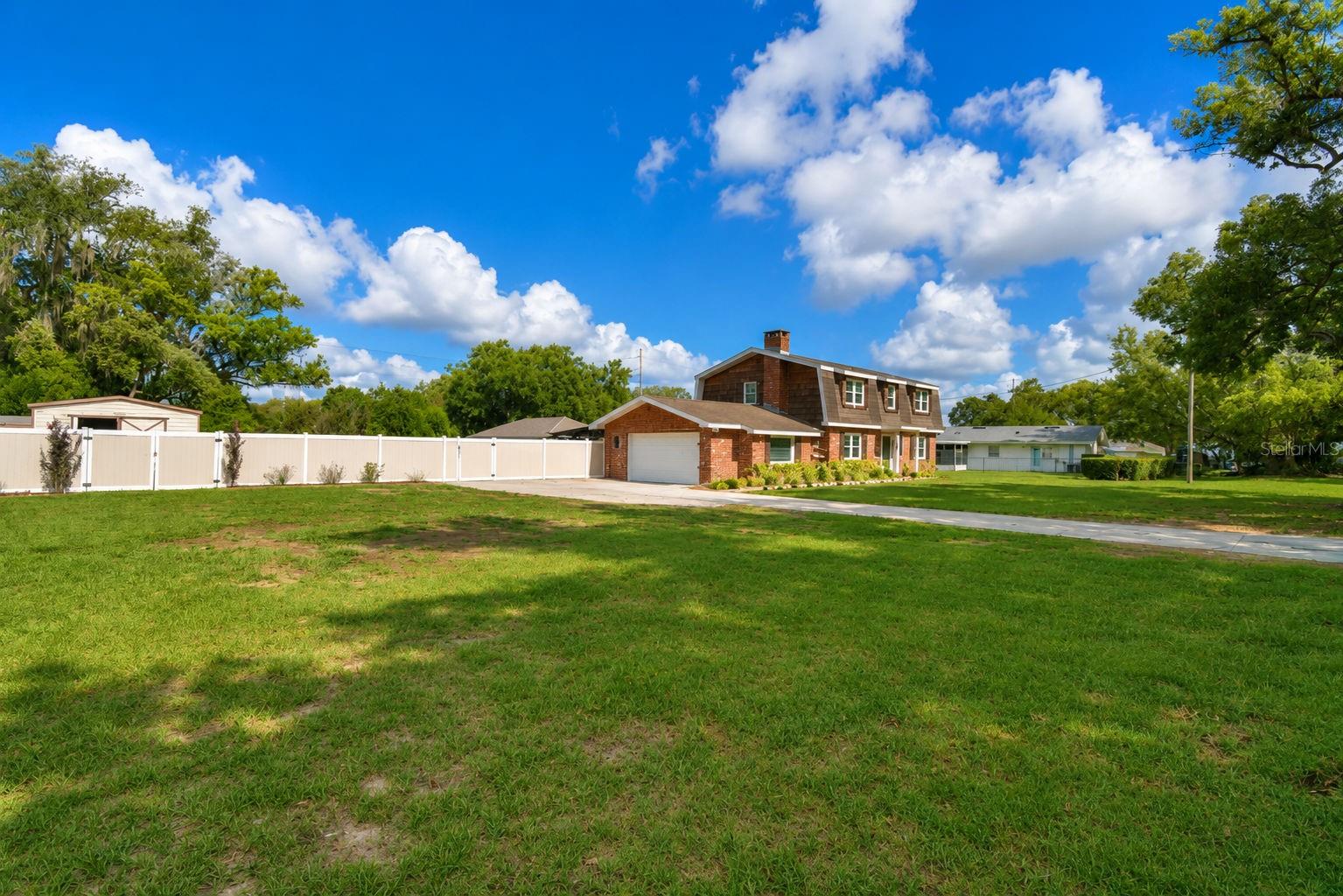 215 Ilakee Avenue, FL