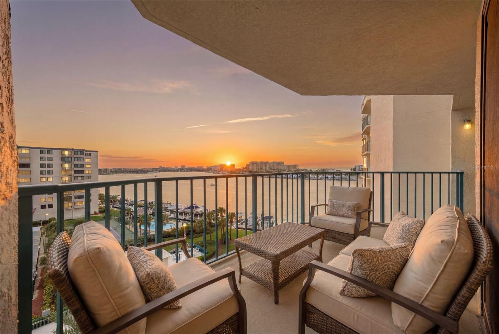 670 Island Way, FL