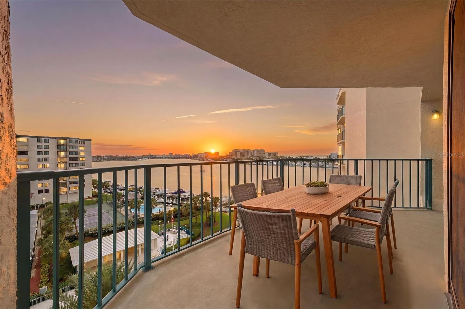 670 Island Way, FL