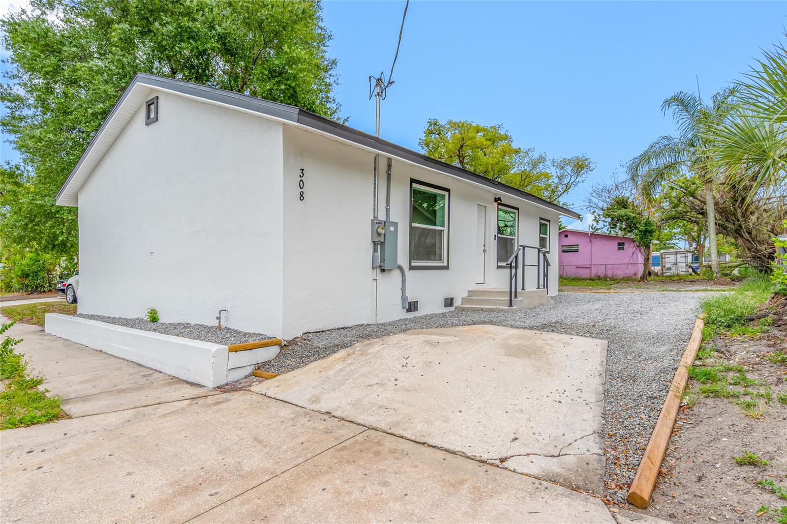 308 W 10th St, FL