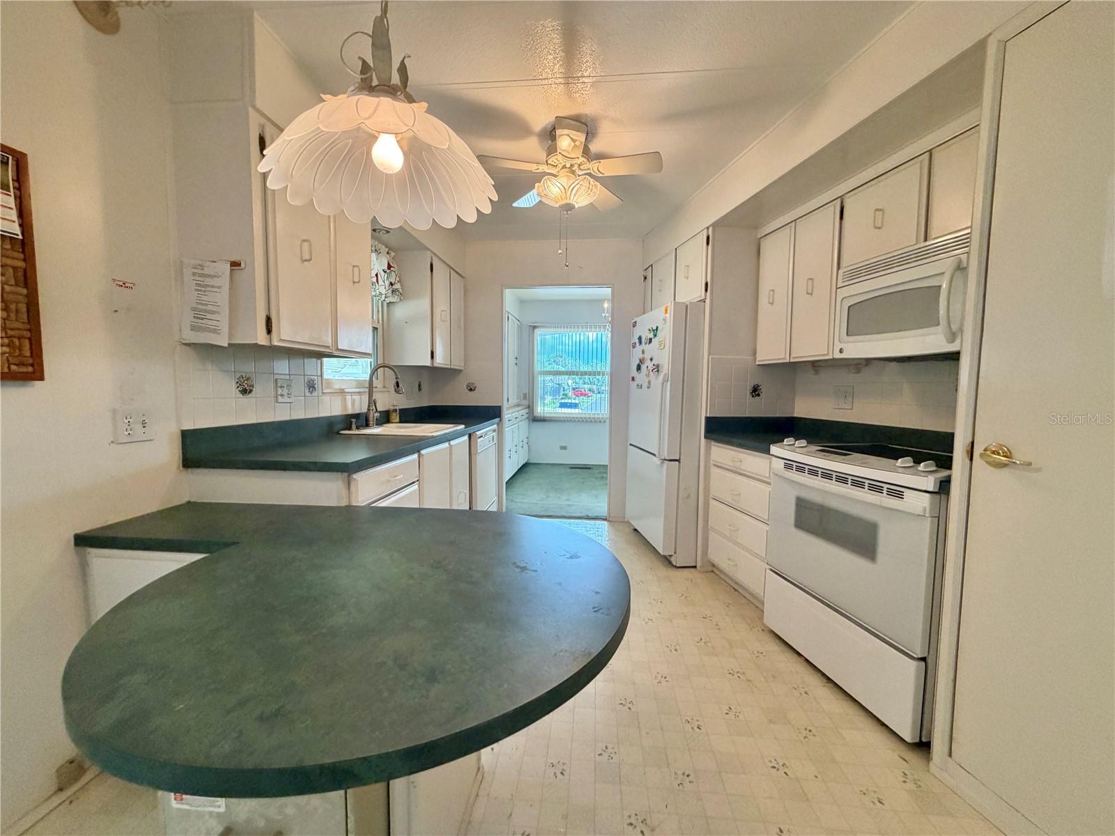 132 Tamarisk Way, FL