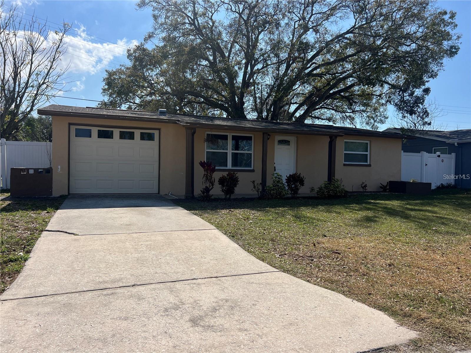 7438 Coventry Dr, FL