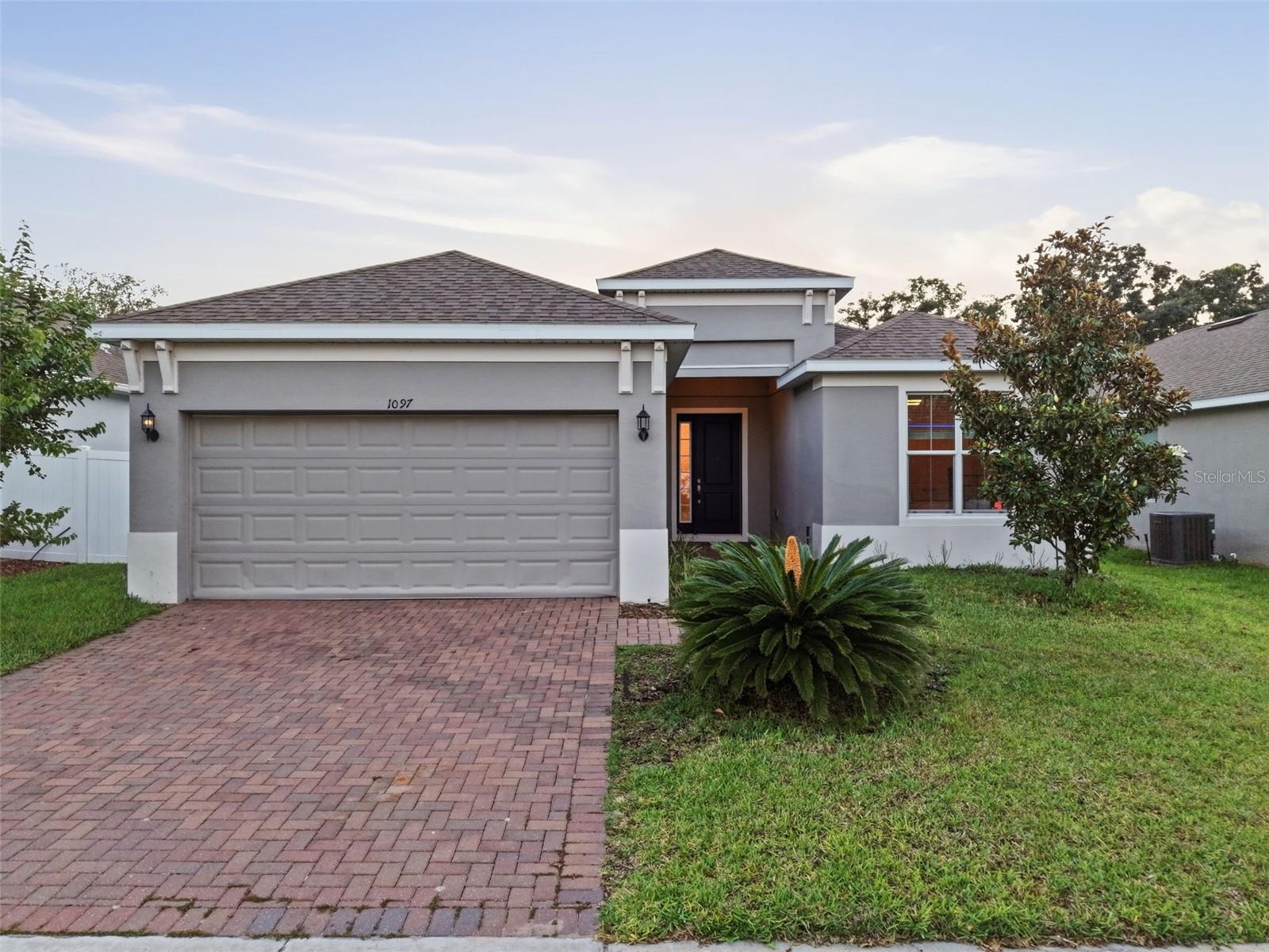 1097 Hendon Loop, FL