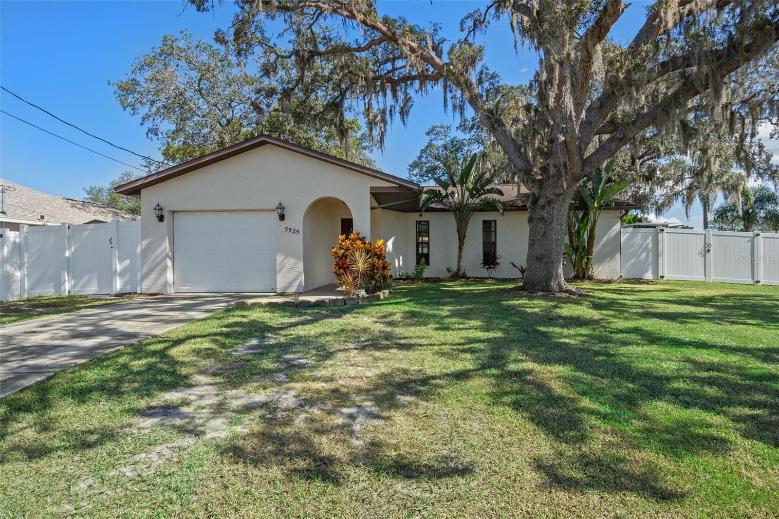5525 Applegate Drive, FL
