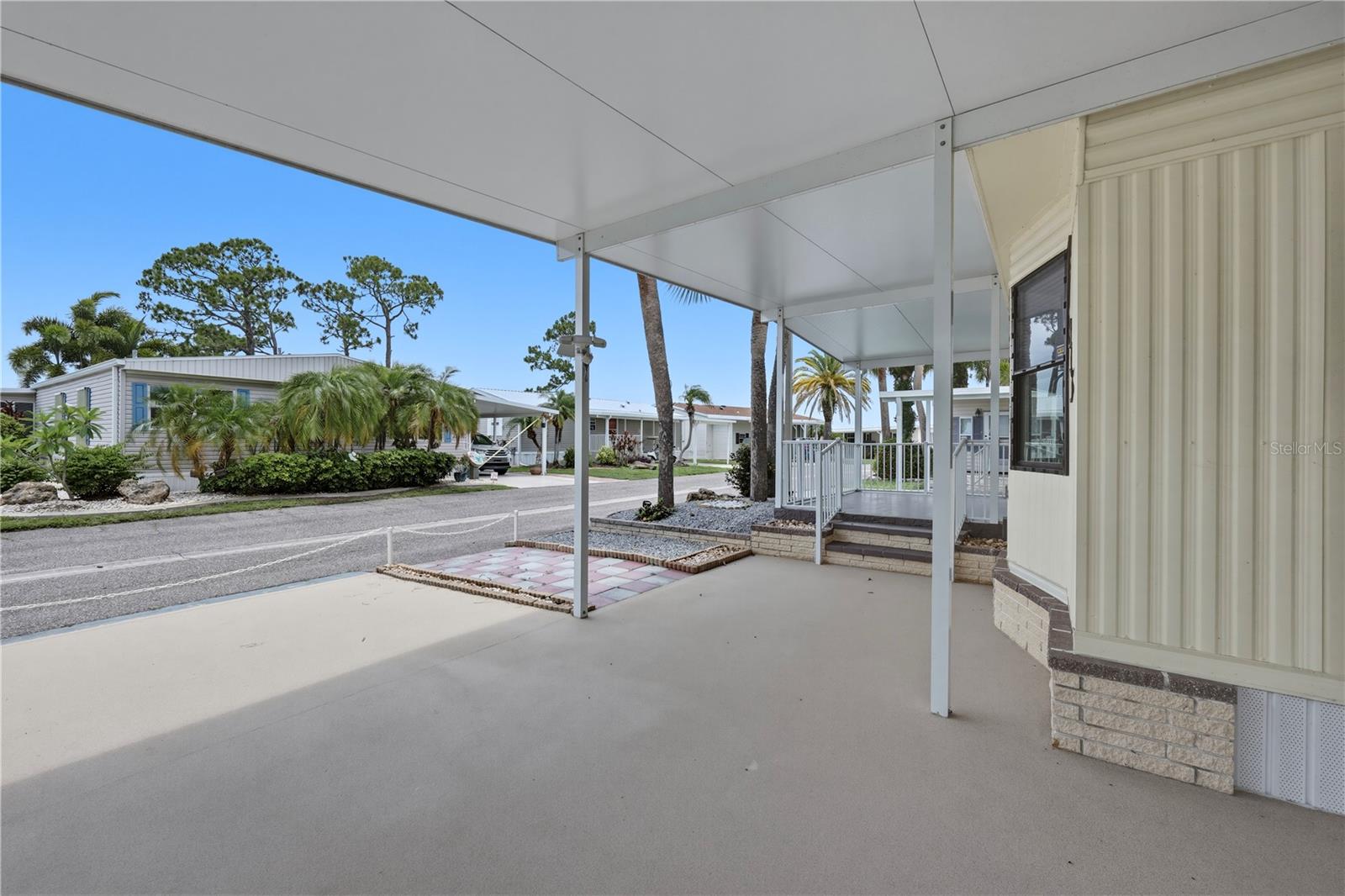 2100 Kings Highway, FL