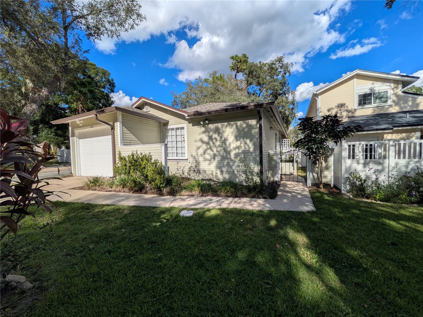 506 Harvard Place, FL