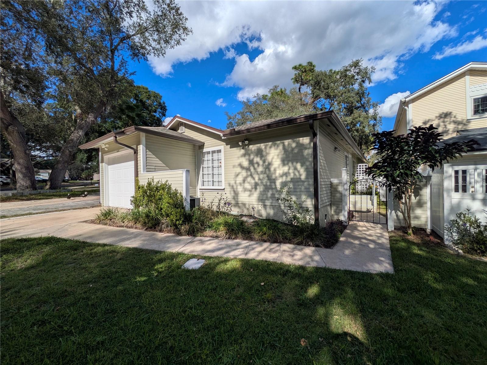 506 Harvard Place, FL