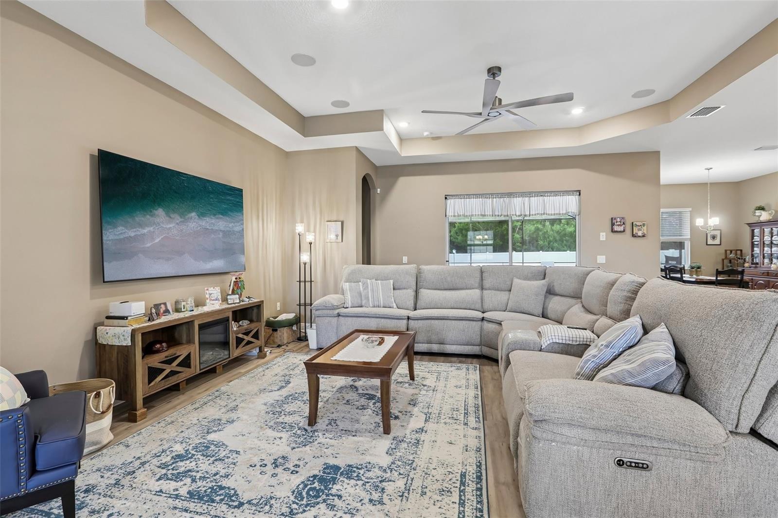 902 Tierra Dr, FL