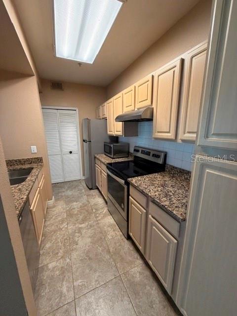 404 Summit Ridge Place, FL
