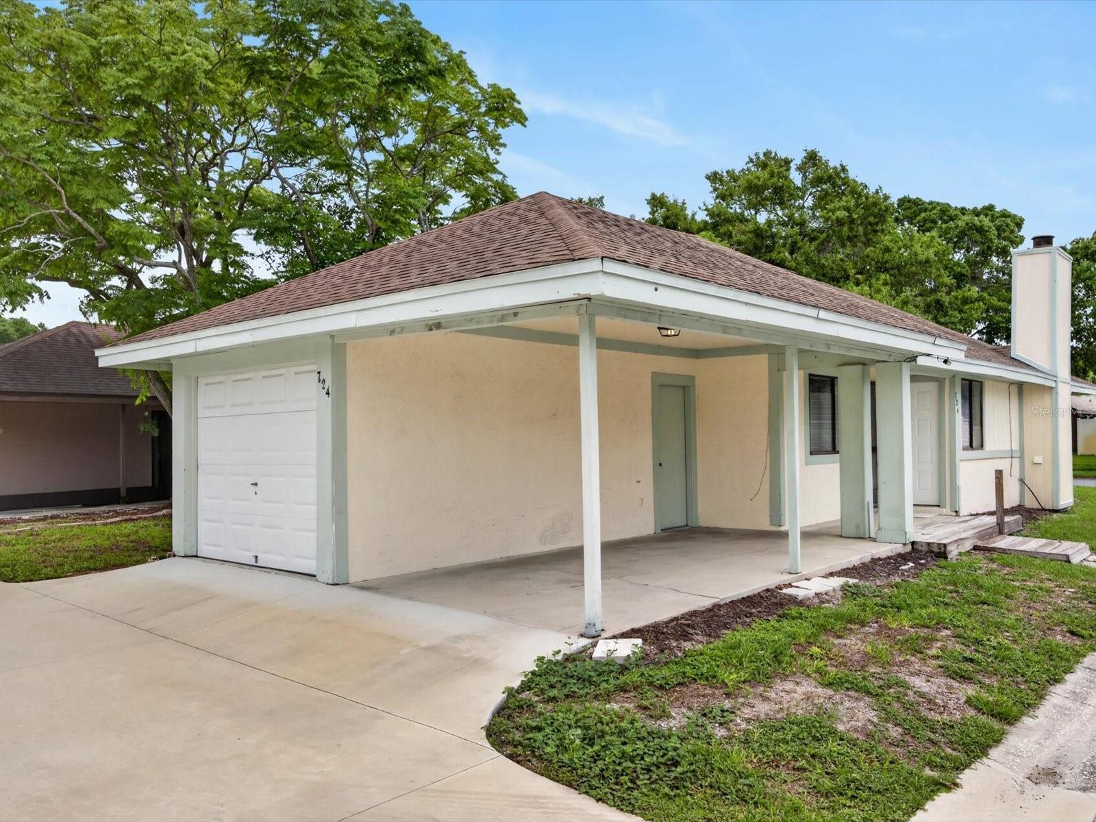 724 Lakeside Drive, FL