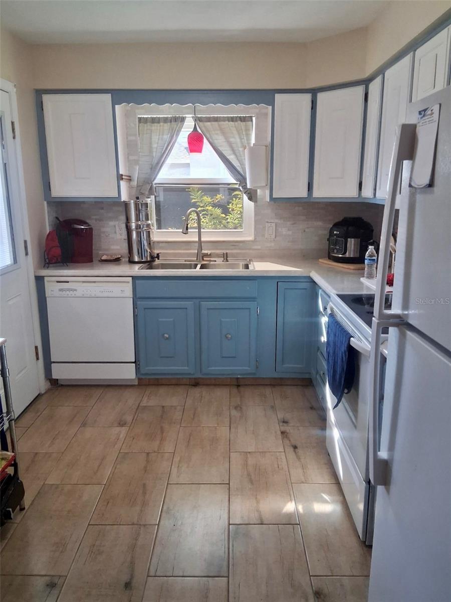225 Pine Bluff Avenue, FL