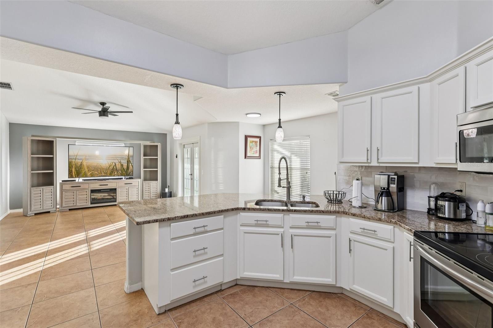 402 Ohio Way, FL