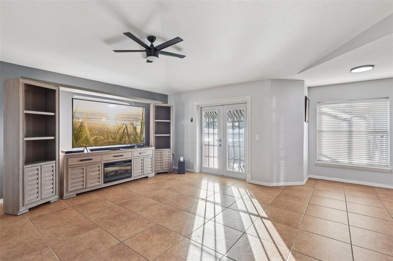402 Ohio Way, FL