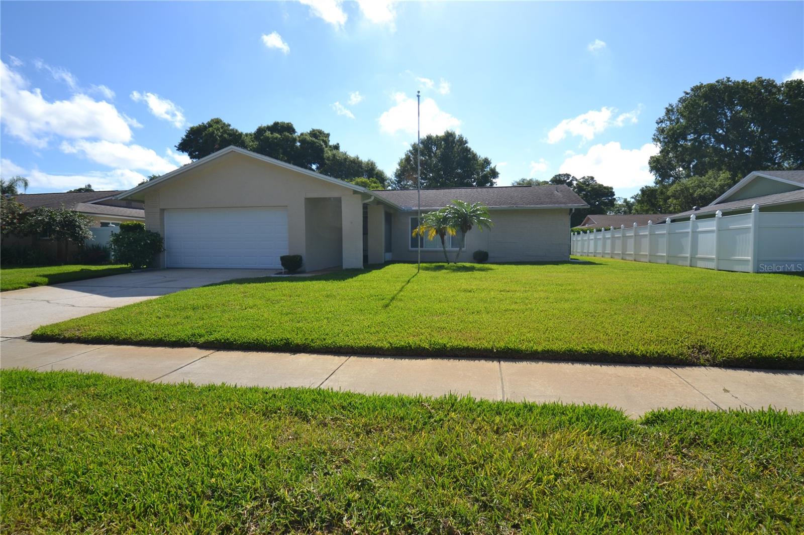 2357 White Oak Circle, FL