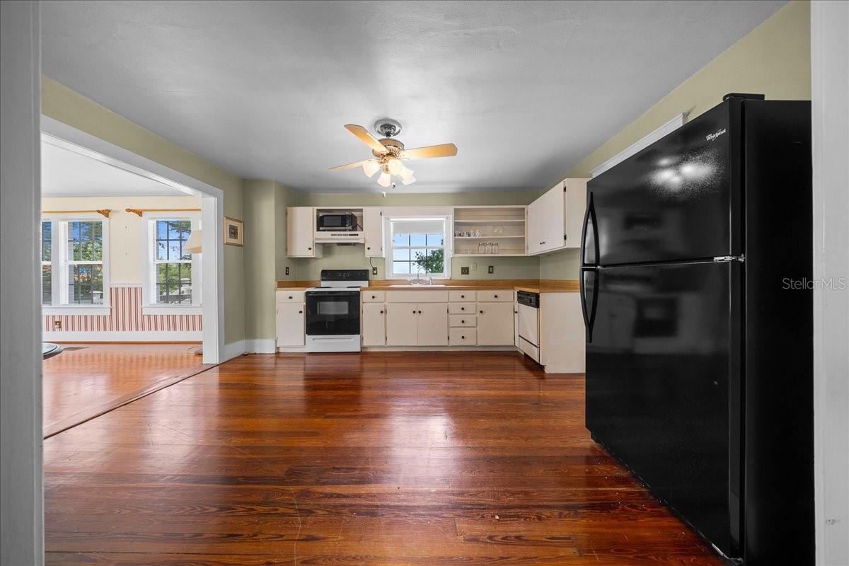 319 Carnation Court, FL