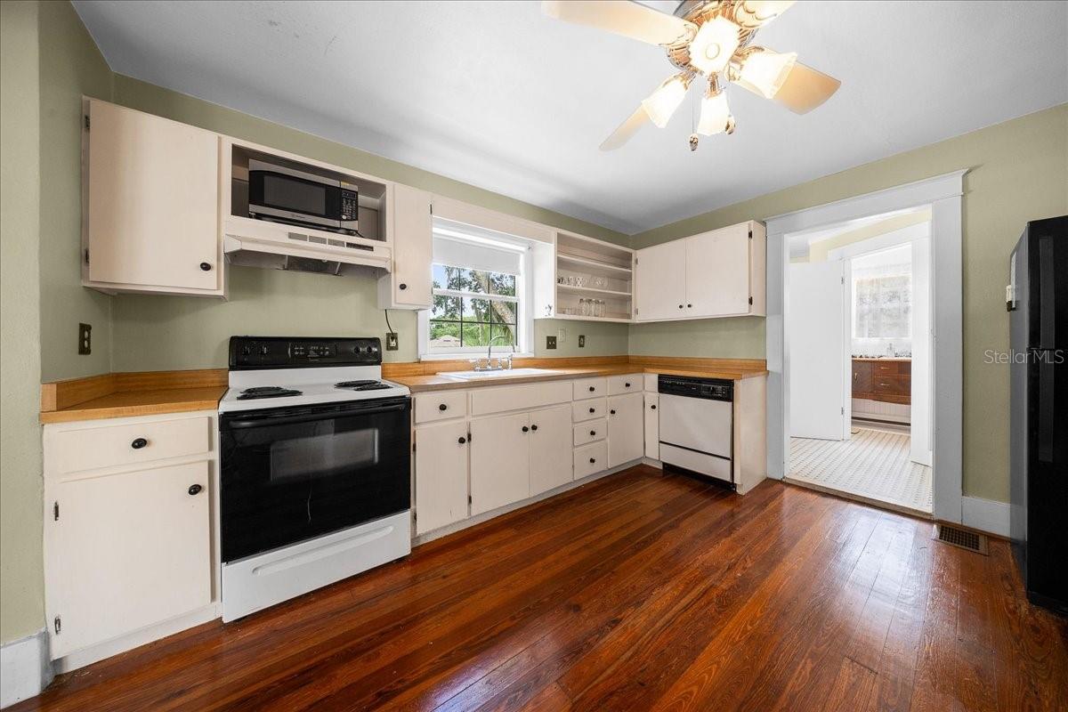 319 Carnation Court, FL