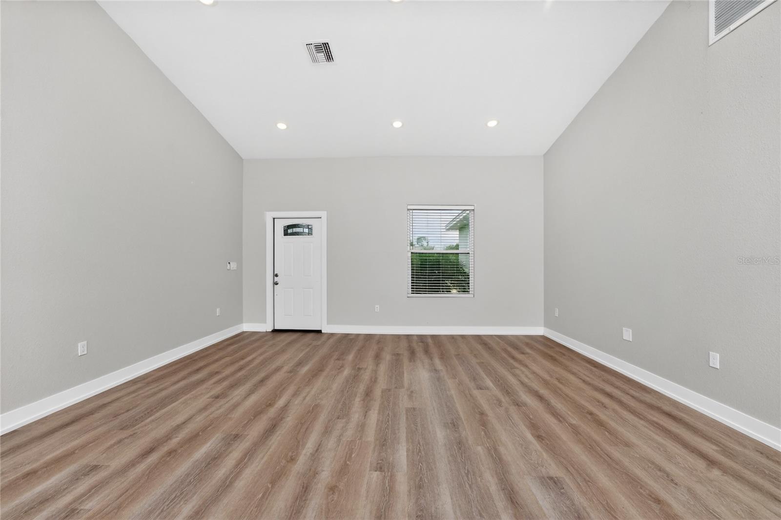 105 Cottage Place, FL