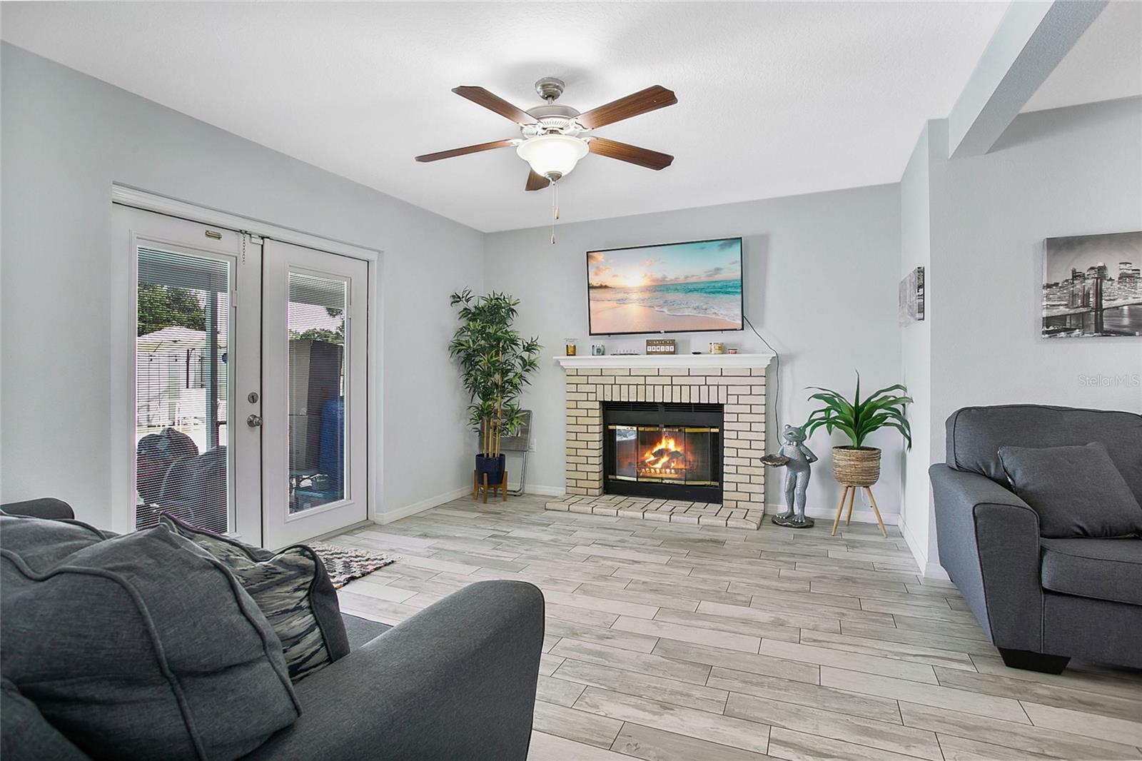 614 Sidney Circle, FL