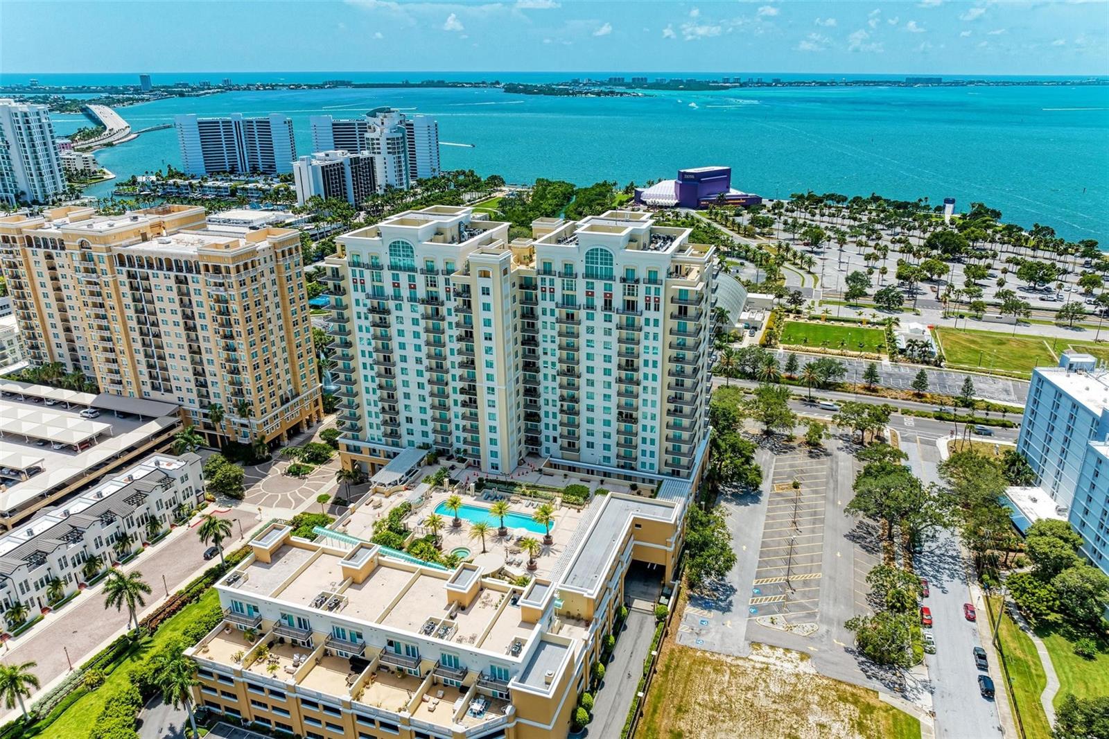 800 Tamiami Trail, FL