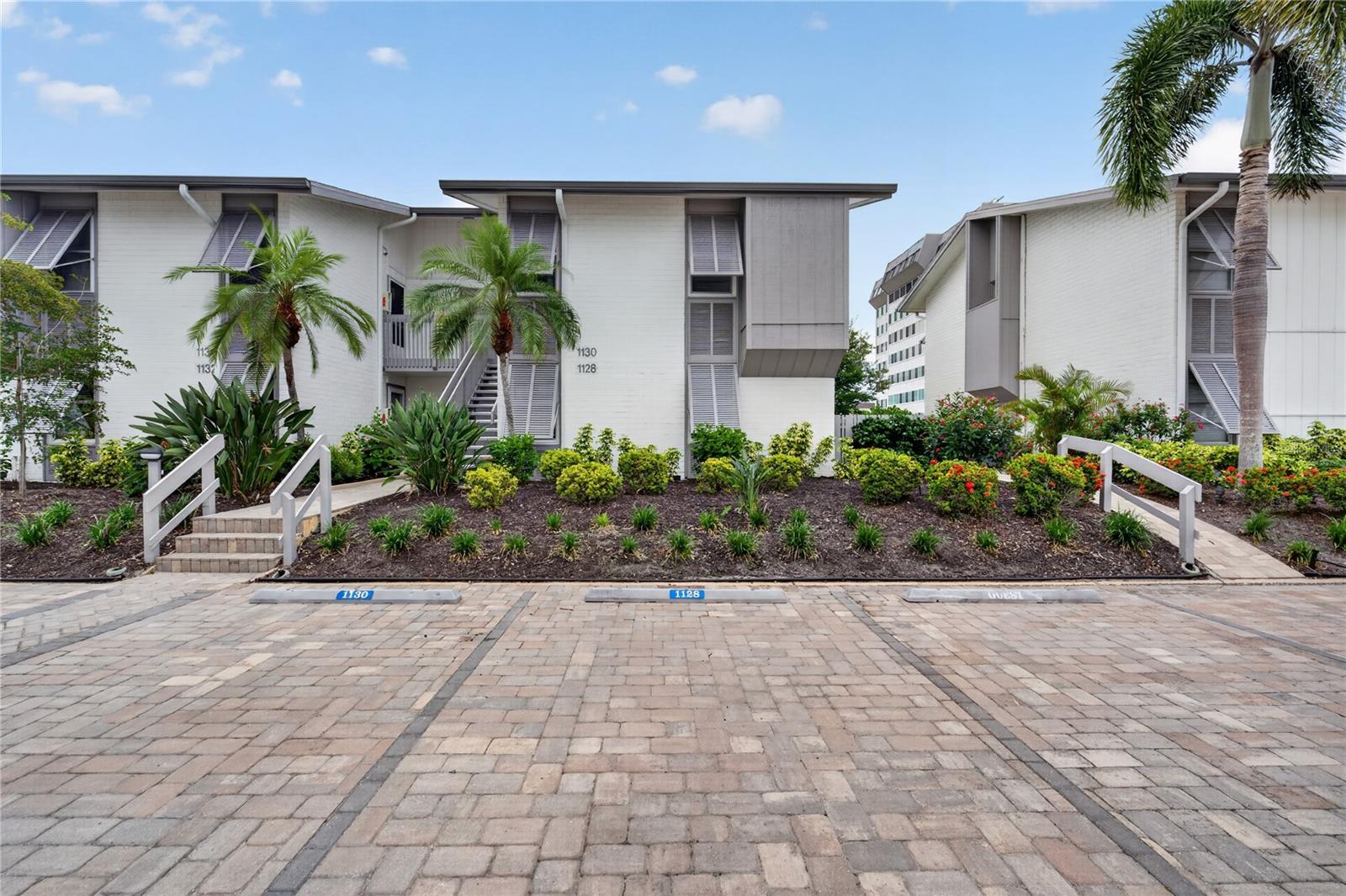 1128 Peppertree Lane, FL