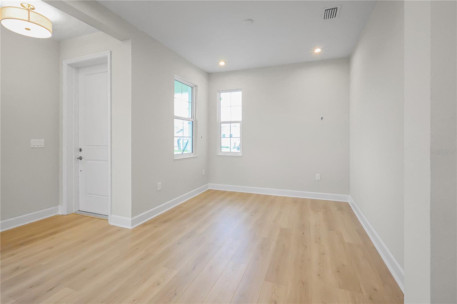570 Hammock Oaks Boulevard, FL