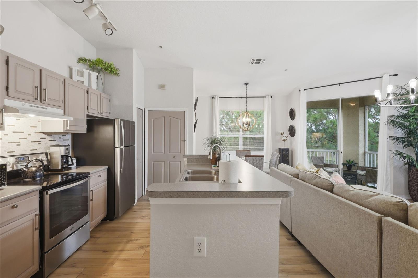 8807 Dunes Court, FL