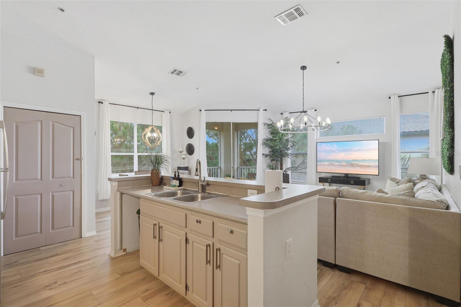 8807 Dunes Court, FL