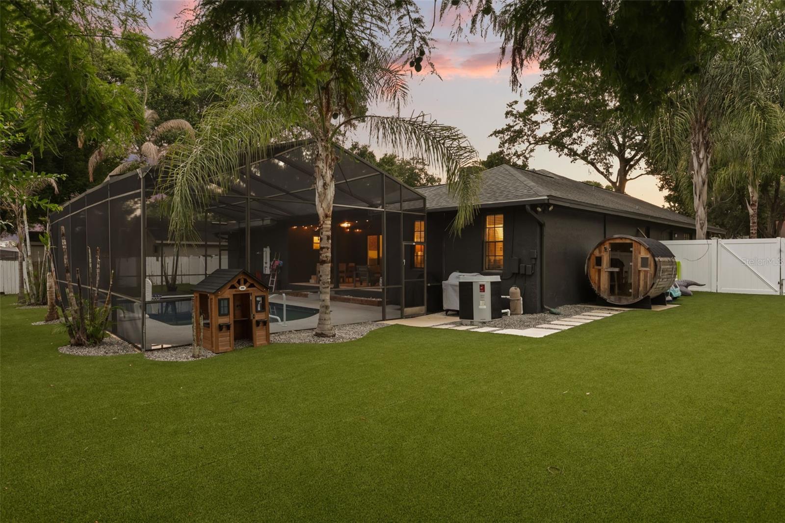 908 Versailles Circle, FL