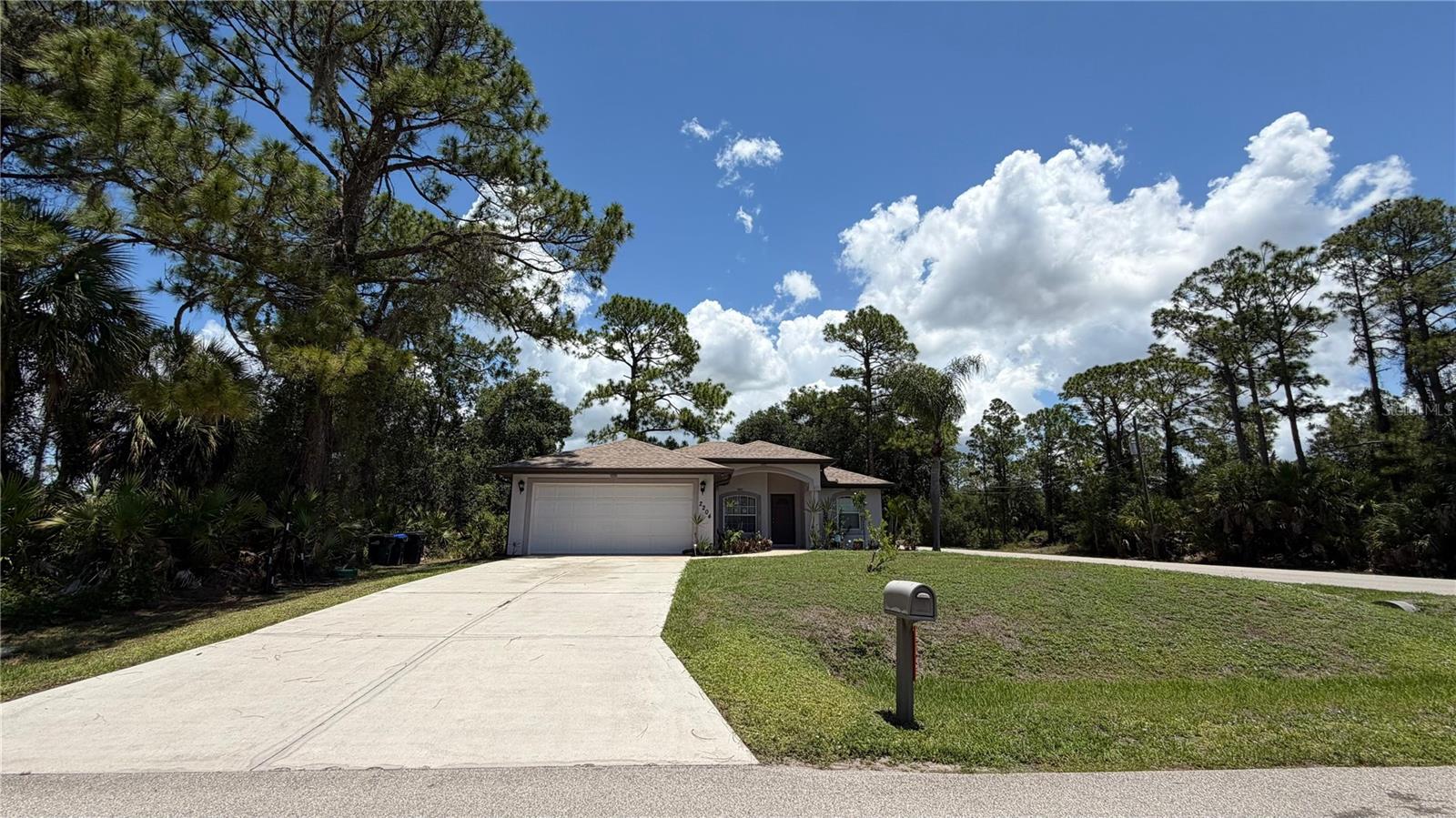 2204 Sparkle Lane, FL
