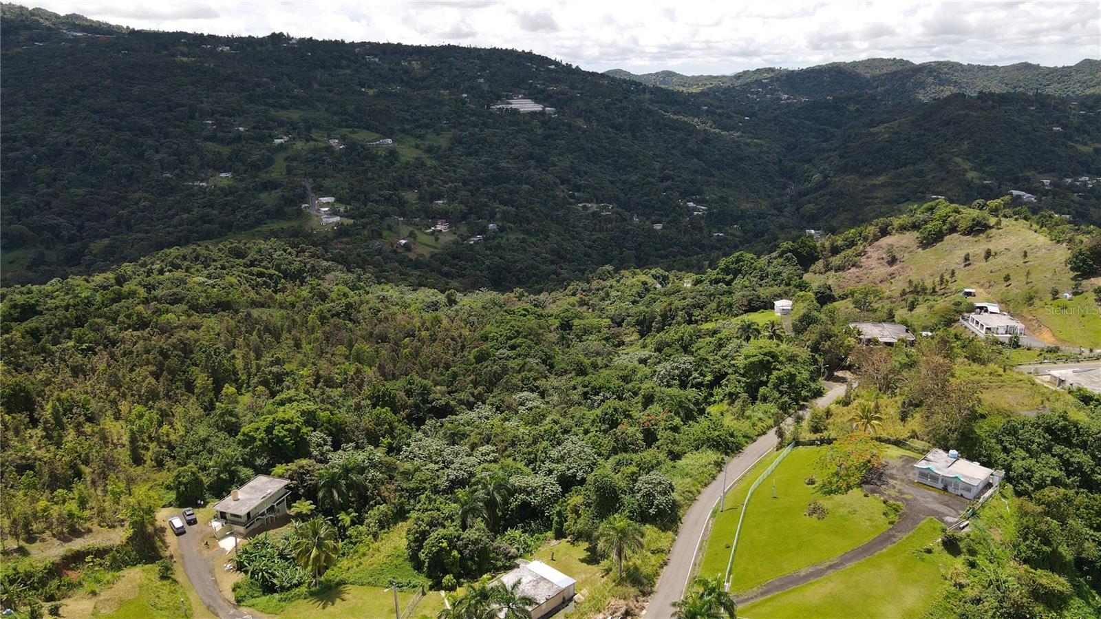 185 Km. 5.8 Bo Campo Rico Sector Peniel, PR
