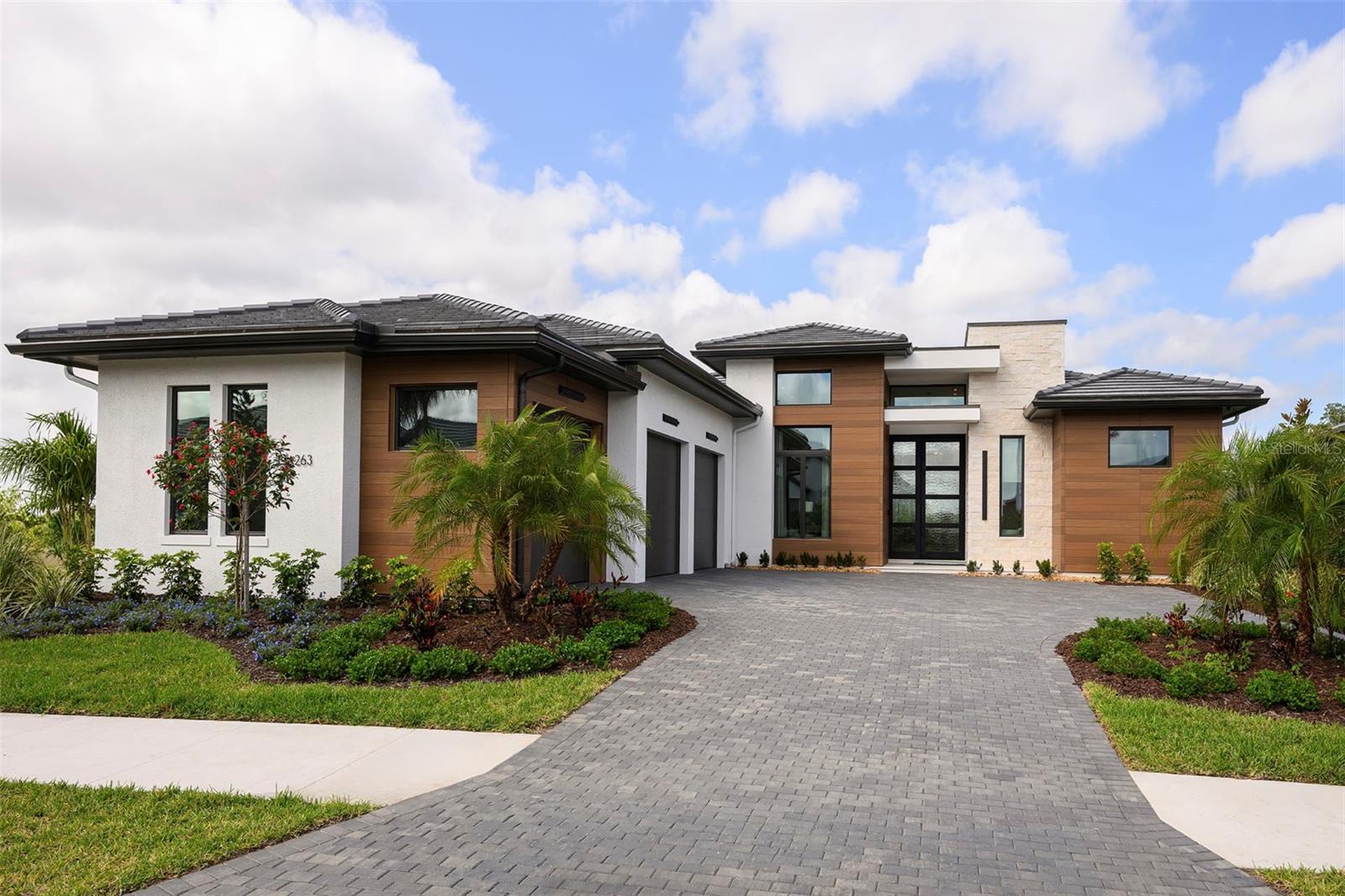 8613 Sandpoint Street, FL