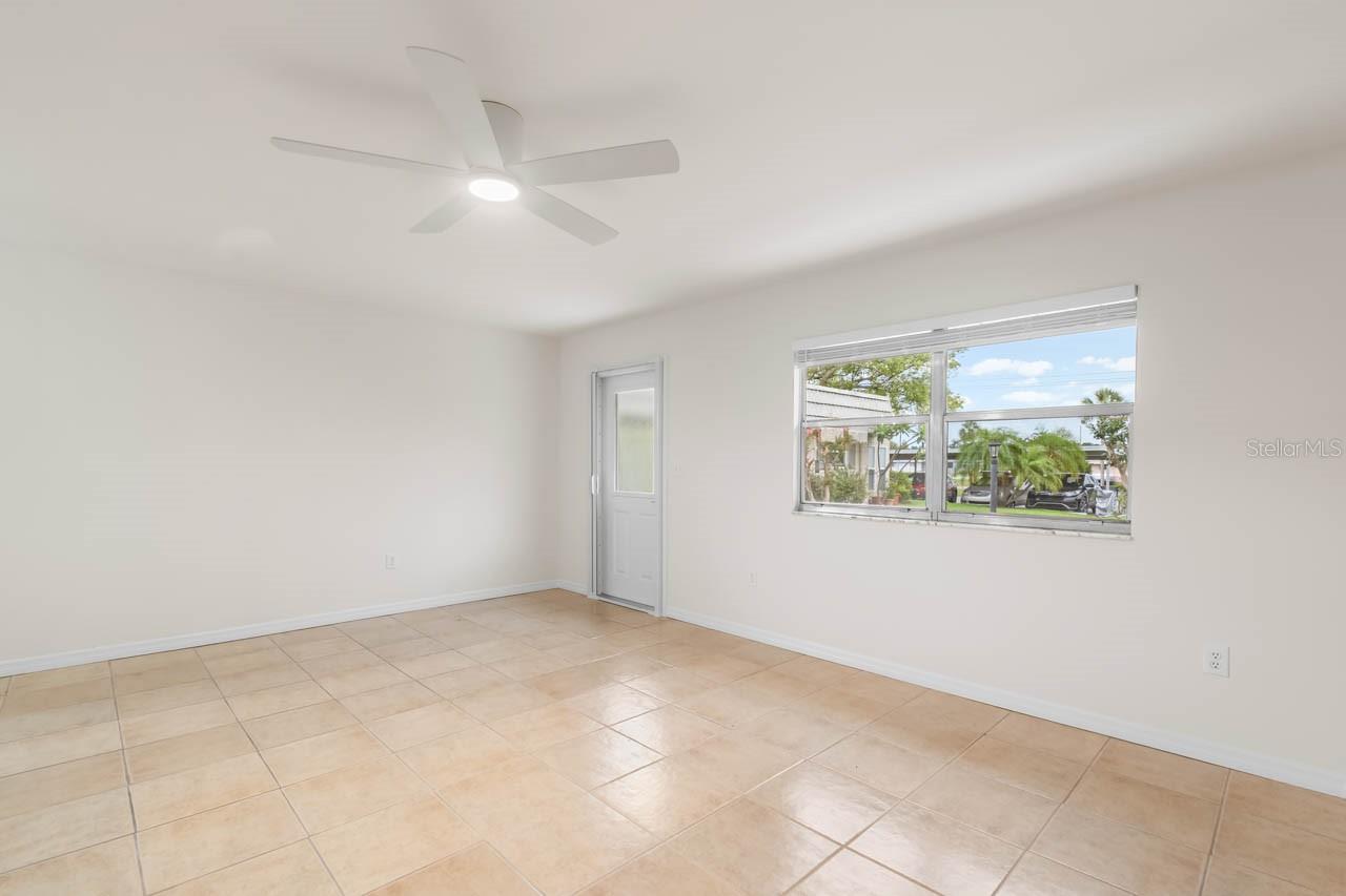 201 Kings Boulevard, FL