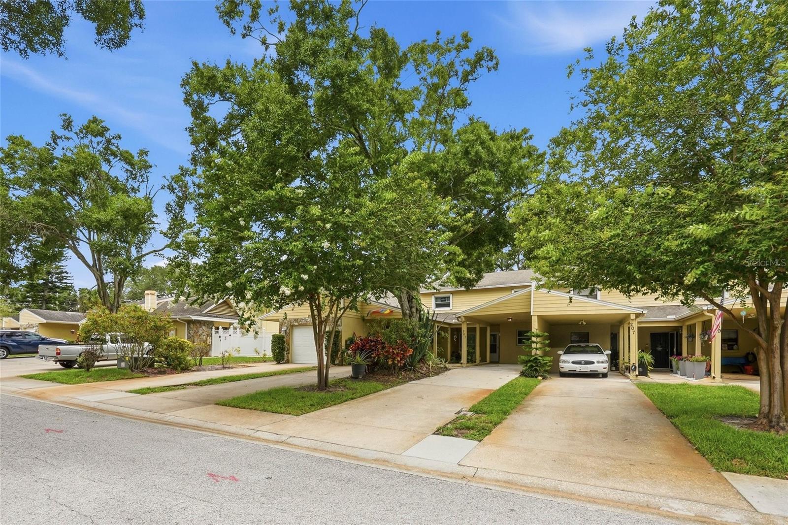 205 Somerset Lane, FL