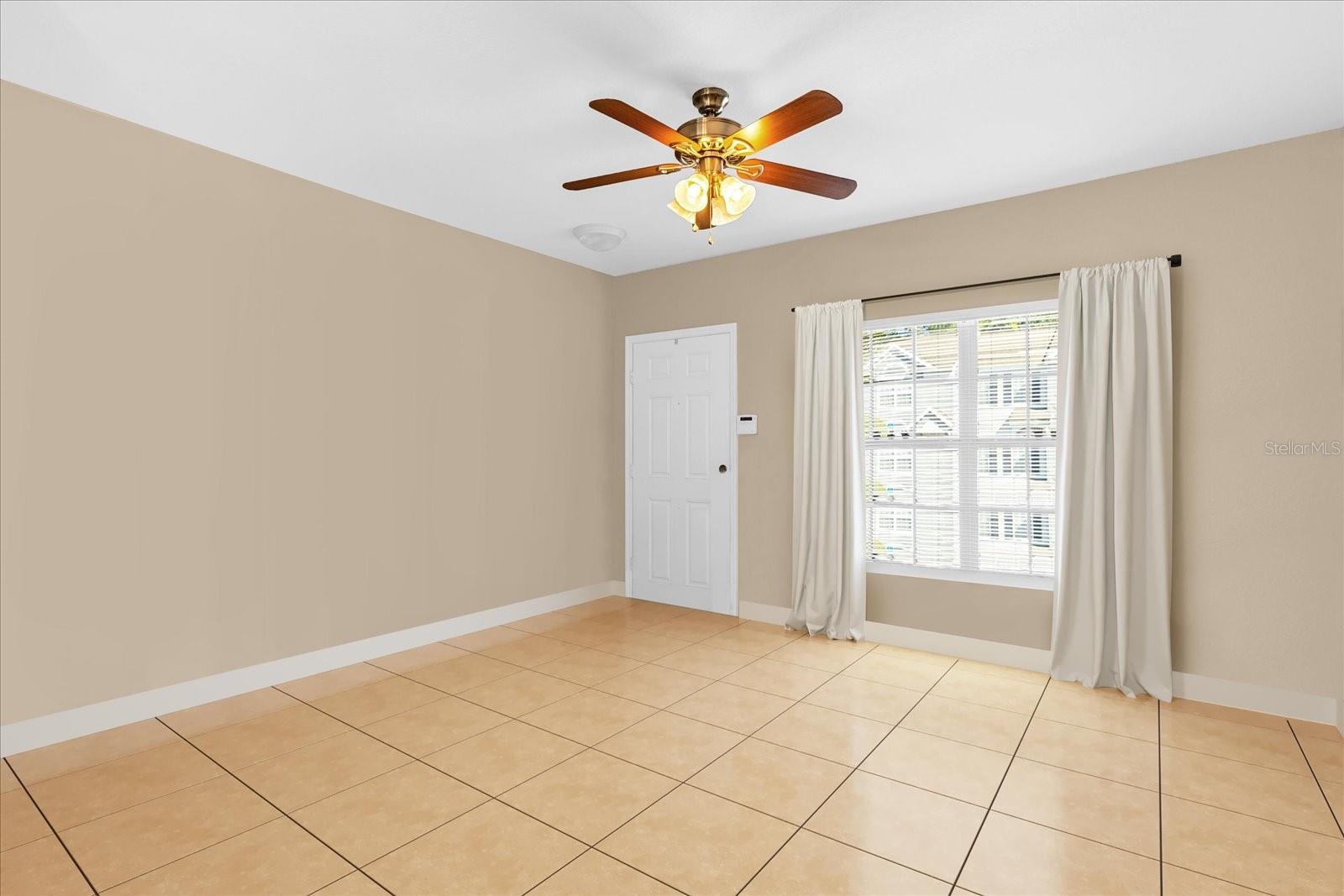 727 Shropshire Loop, FL