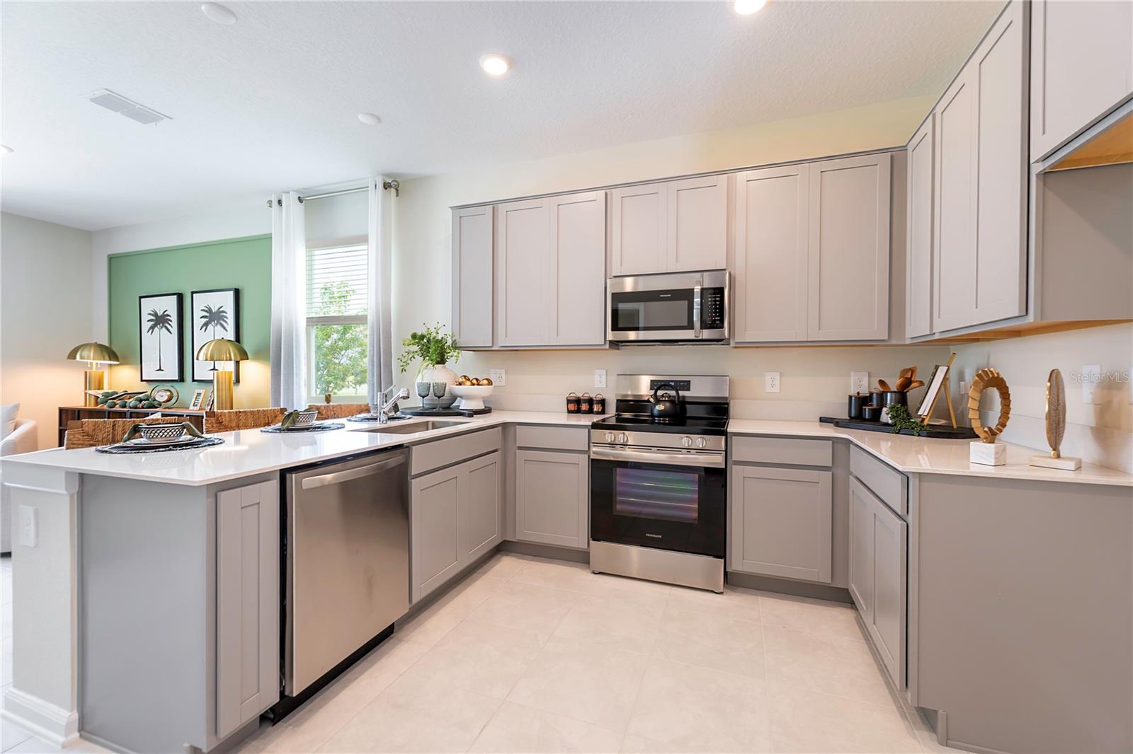 2571 Skyline Loop, FL