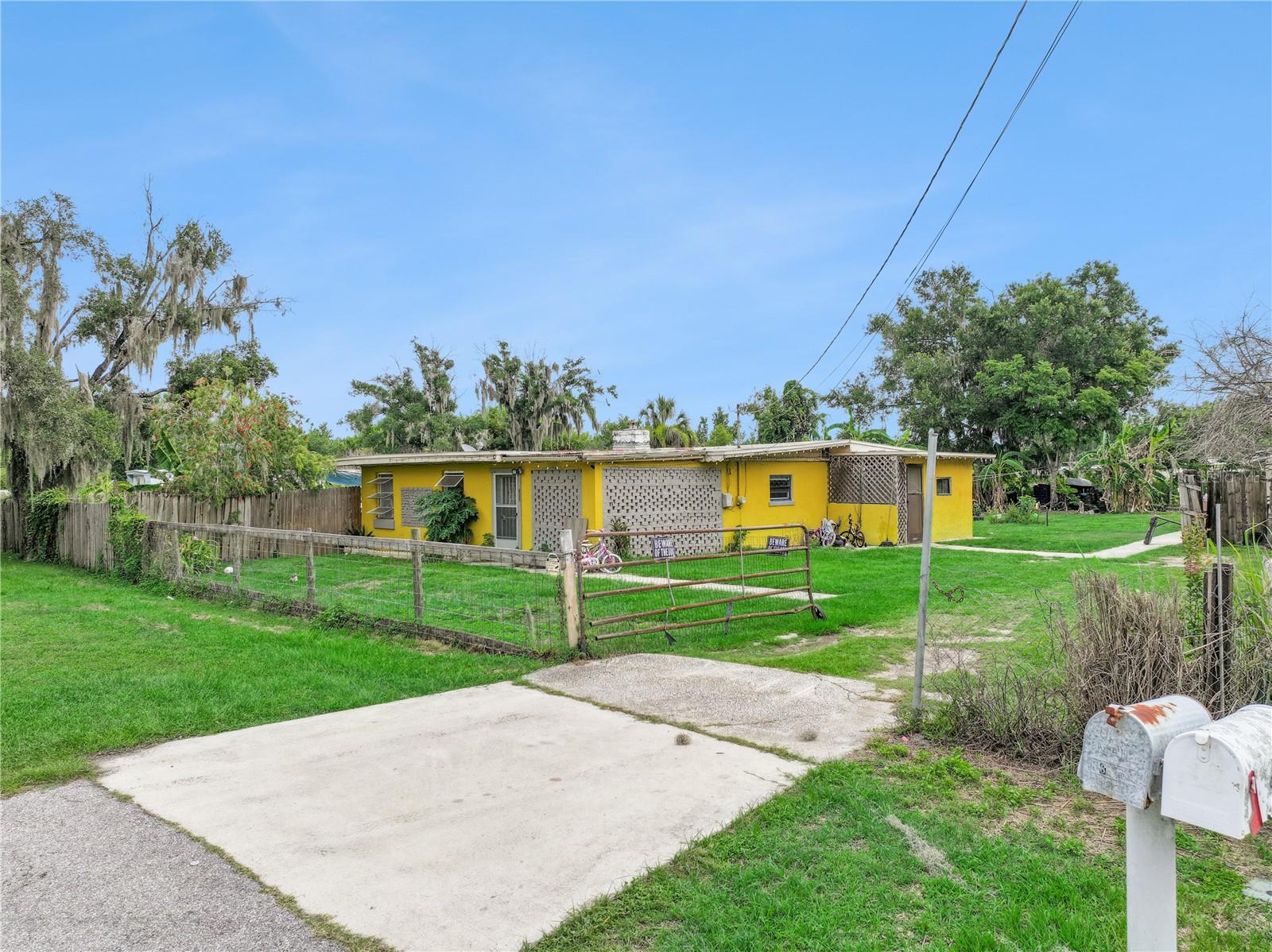 825 Cook Road, FL