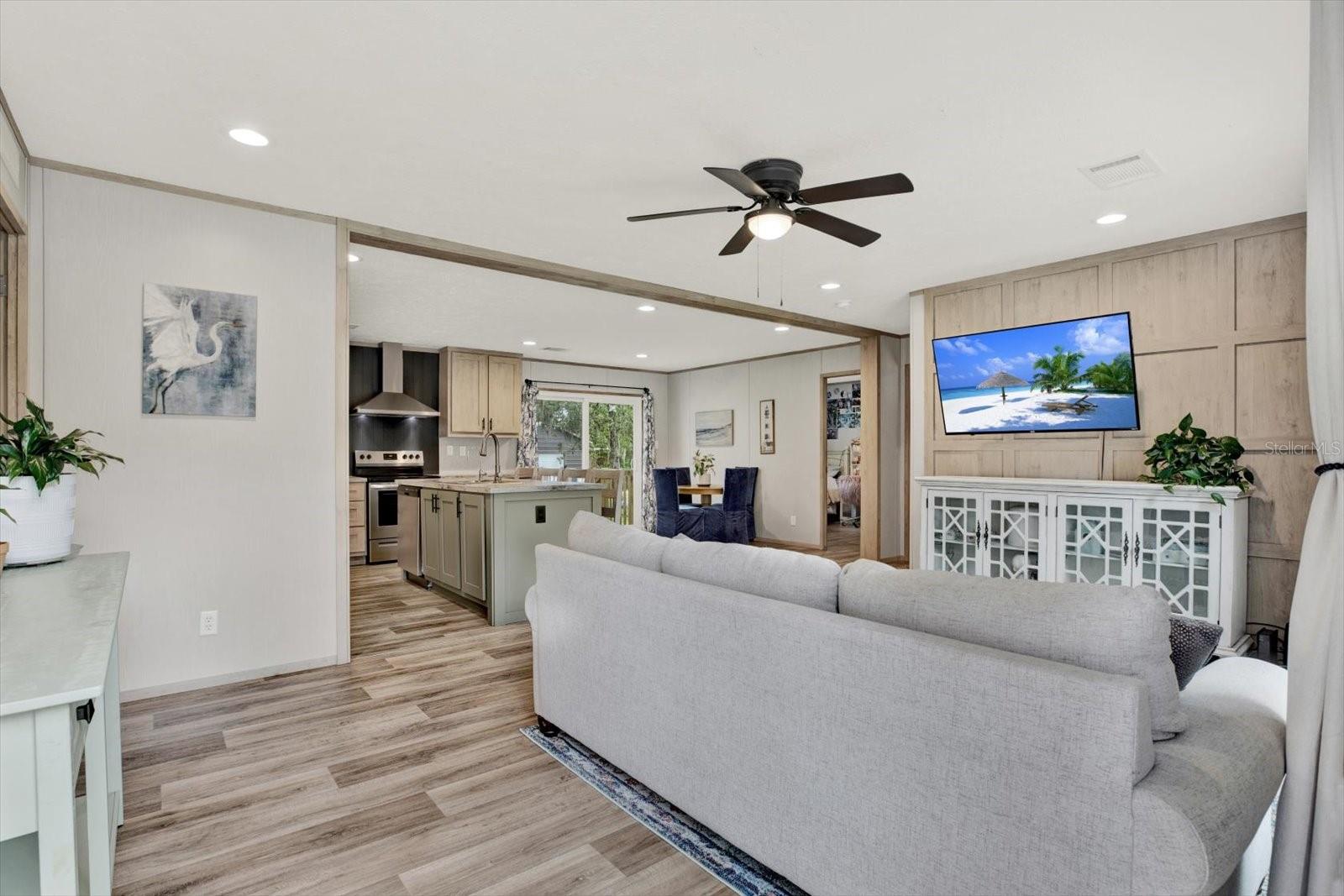 2845 Lakefront Drive, FL