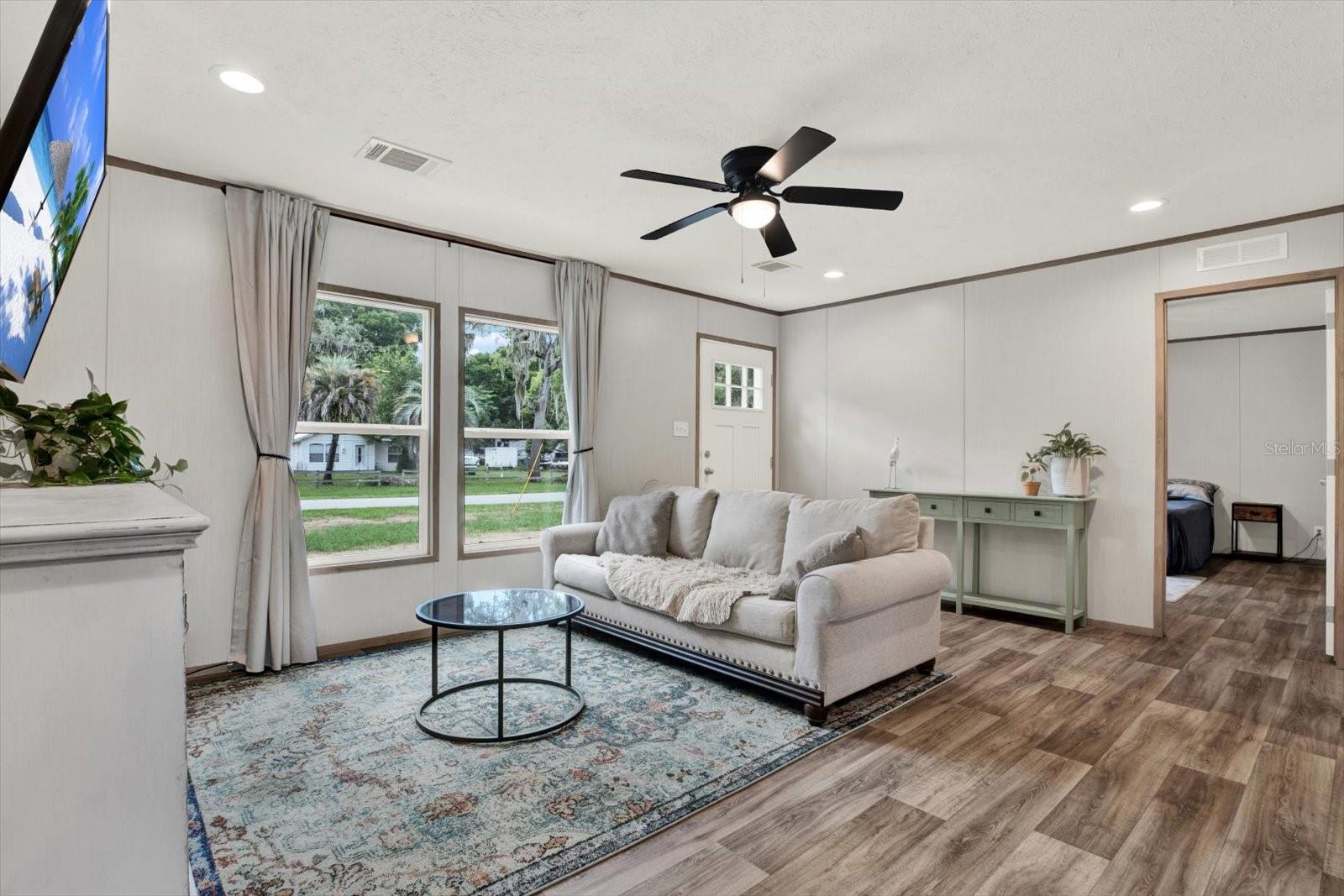 2845 Lakefront Drive, FL