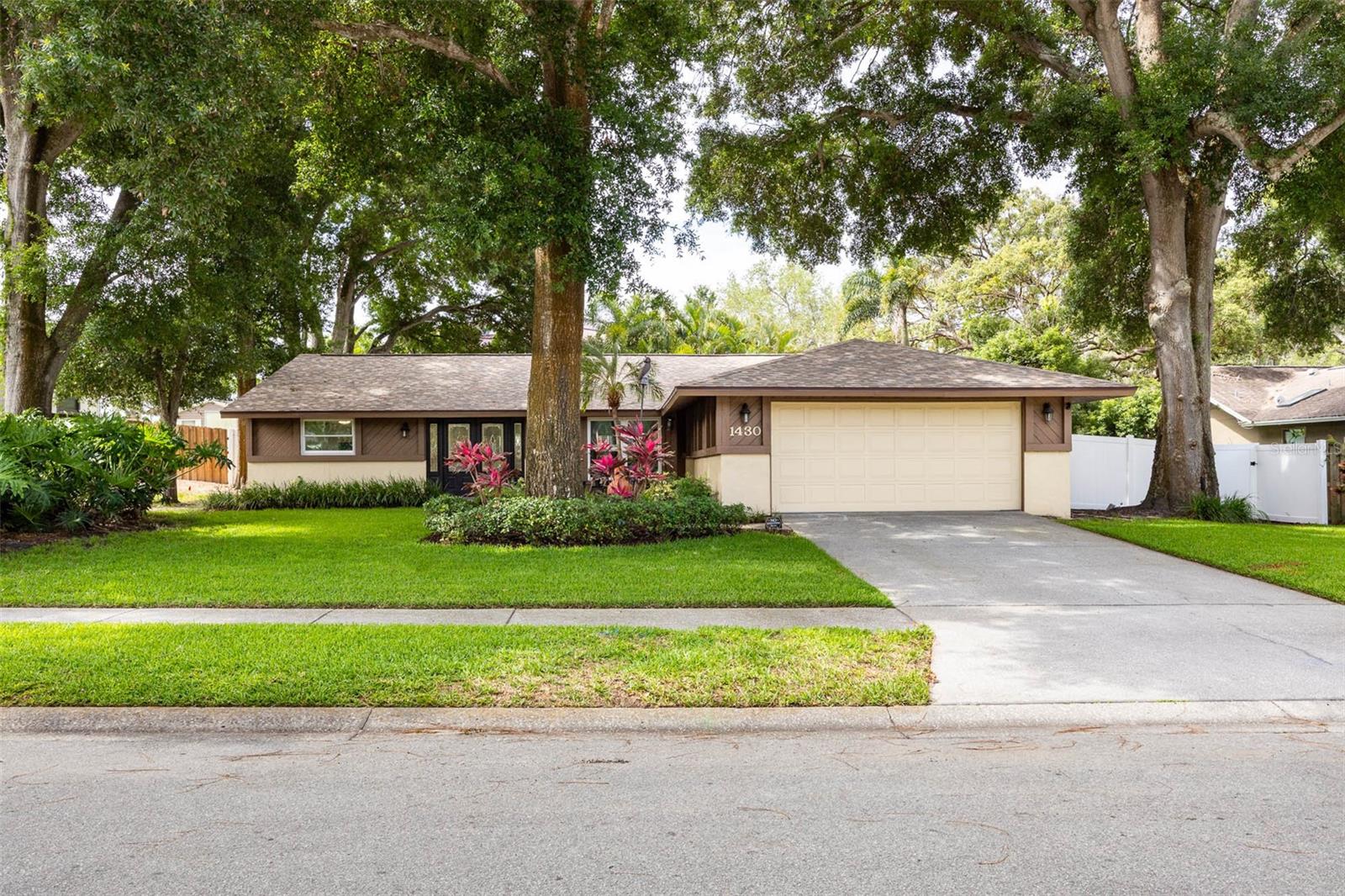 1430 Sutton Place Dr, FL