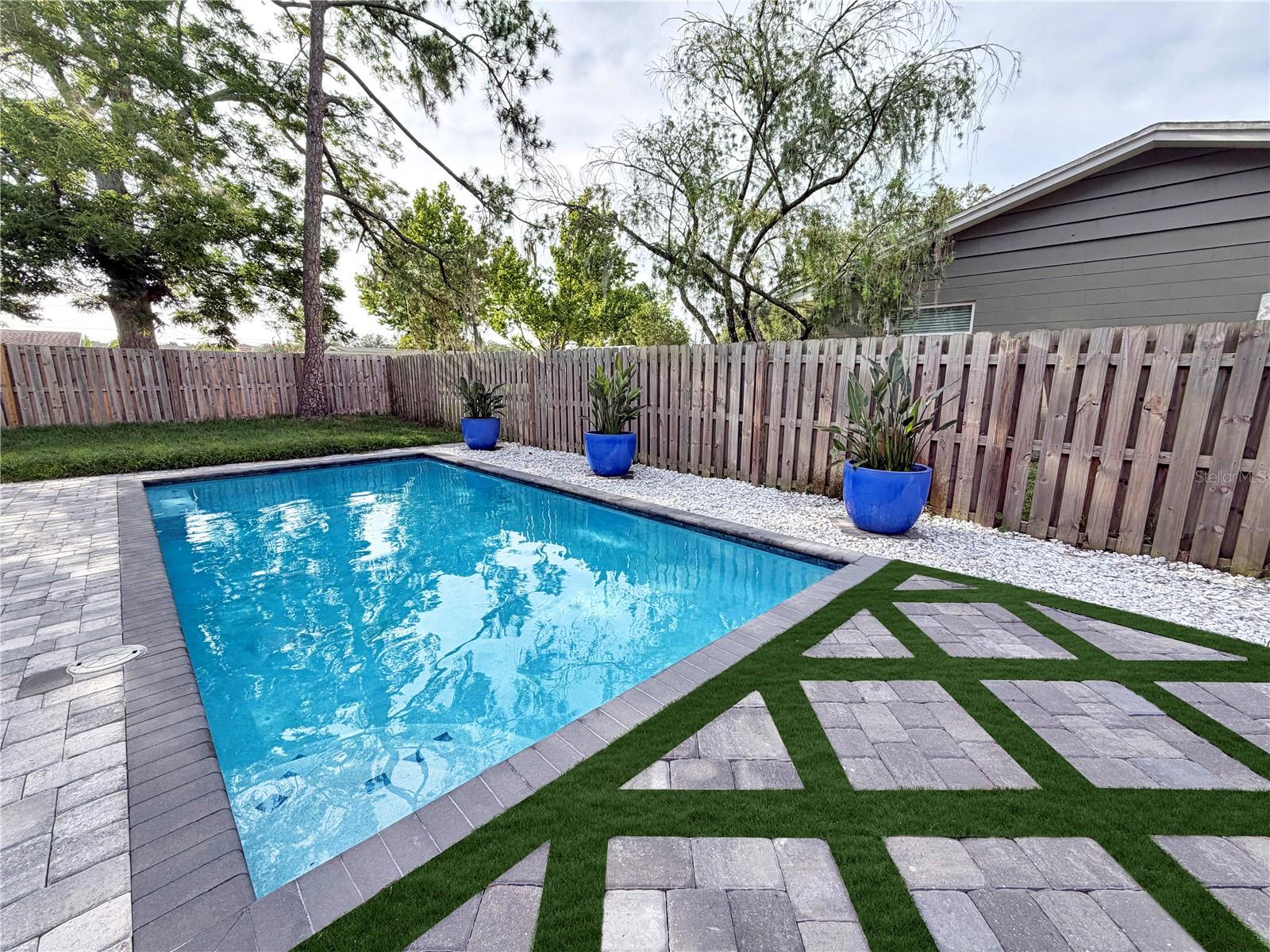 20 Division Street, FL