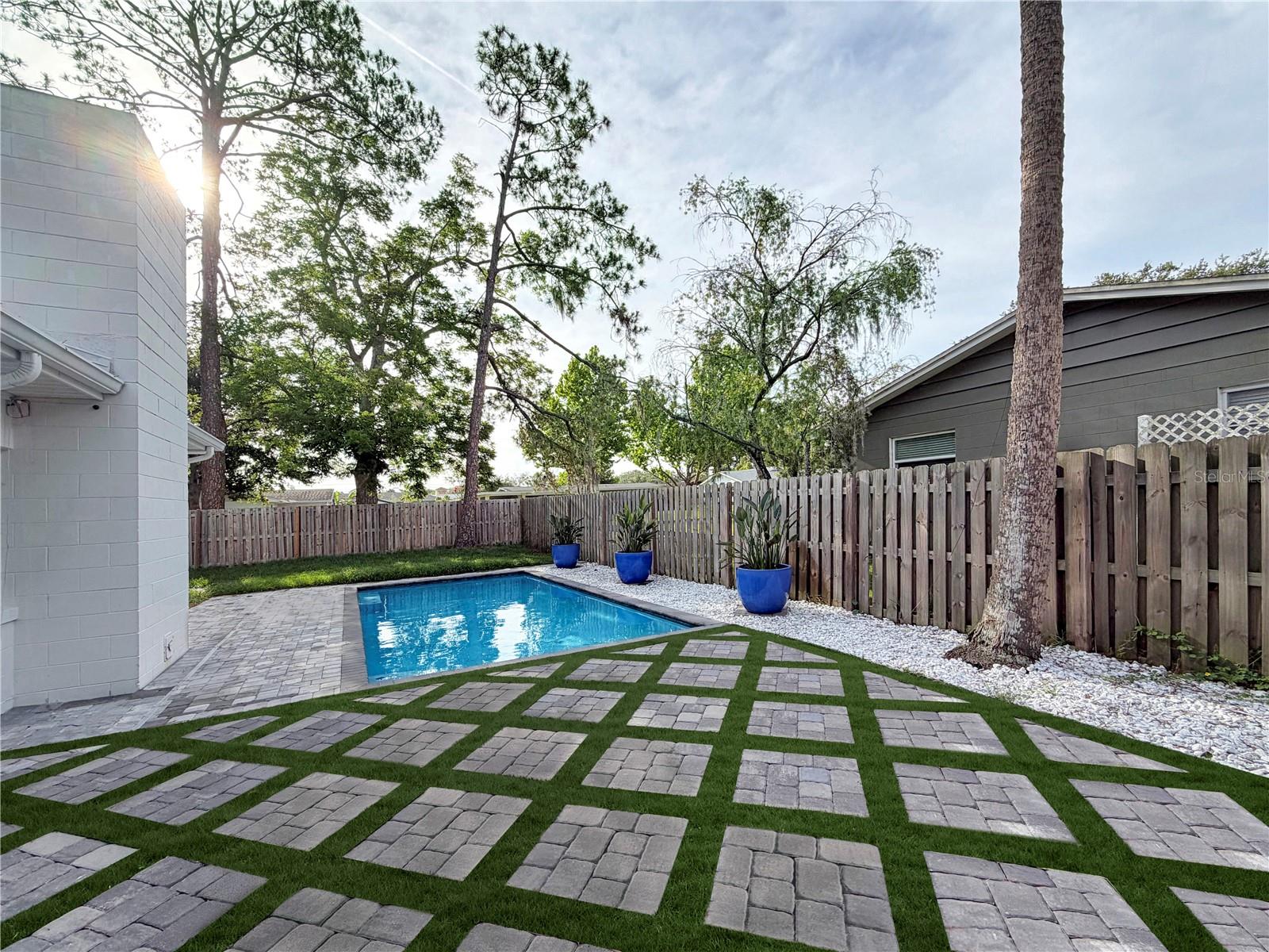 20 Division Street, FL