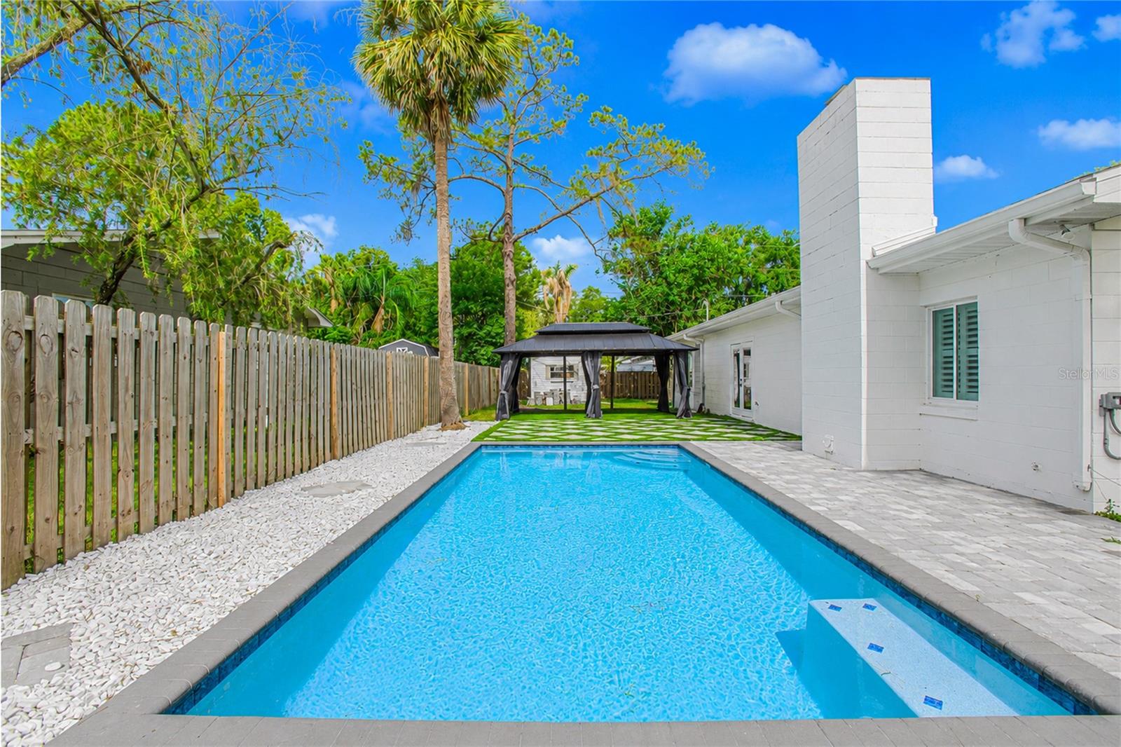 20 Division Street, FL