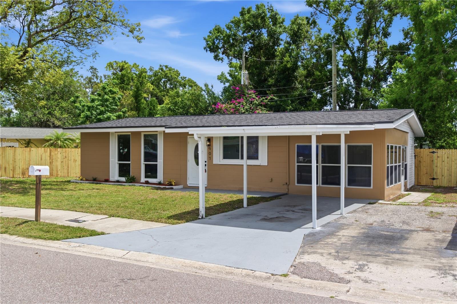 907 Leisure Avenue, FL
