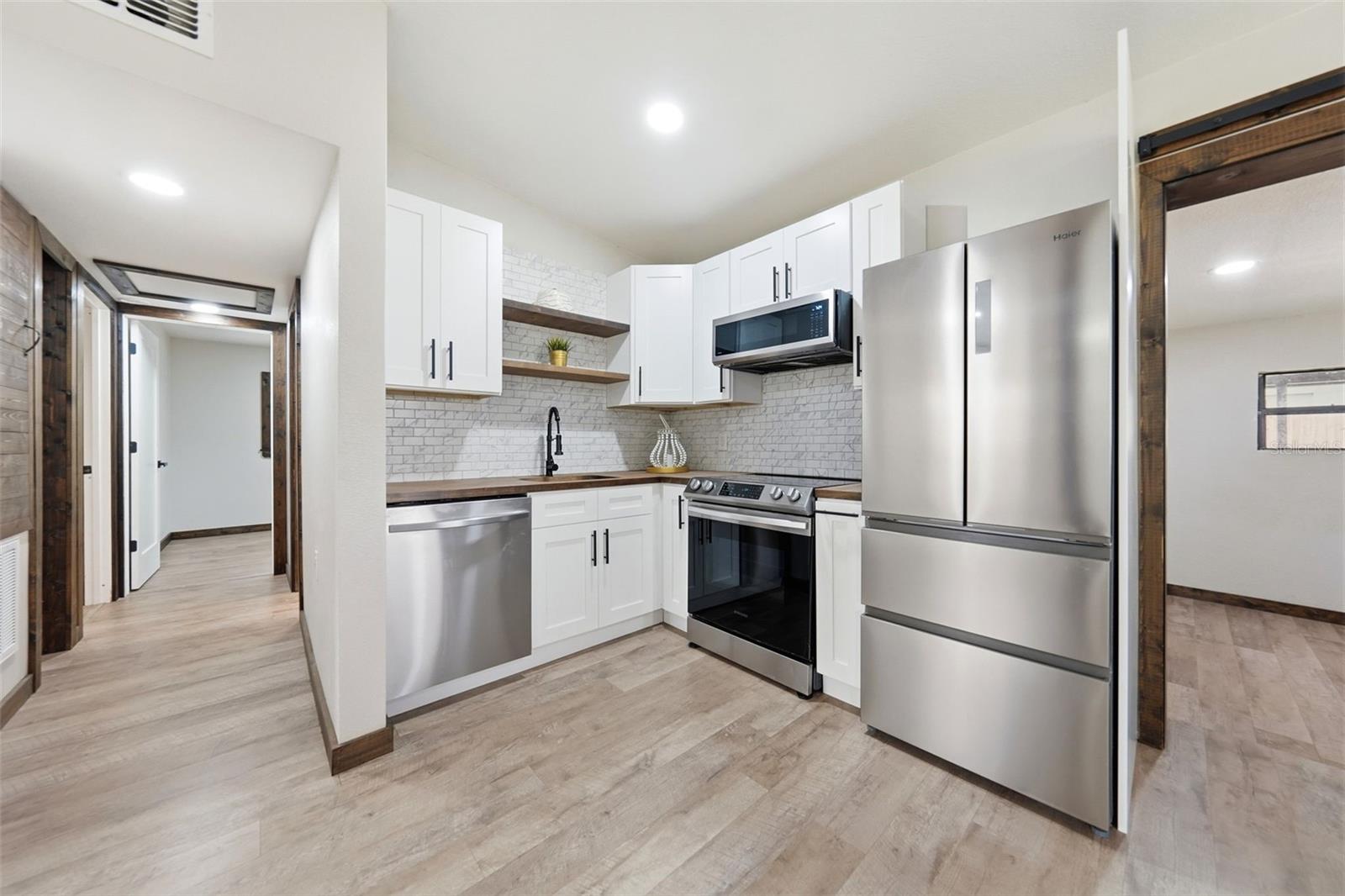 906 Sabrina Drive, FL