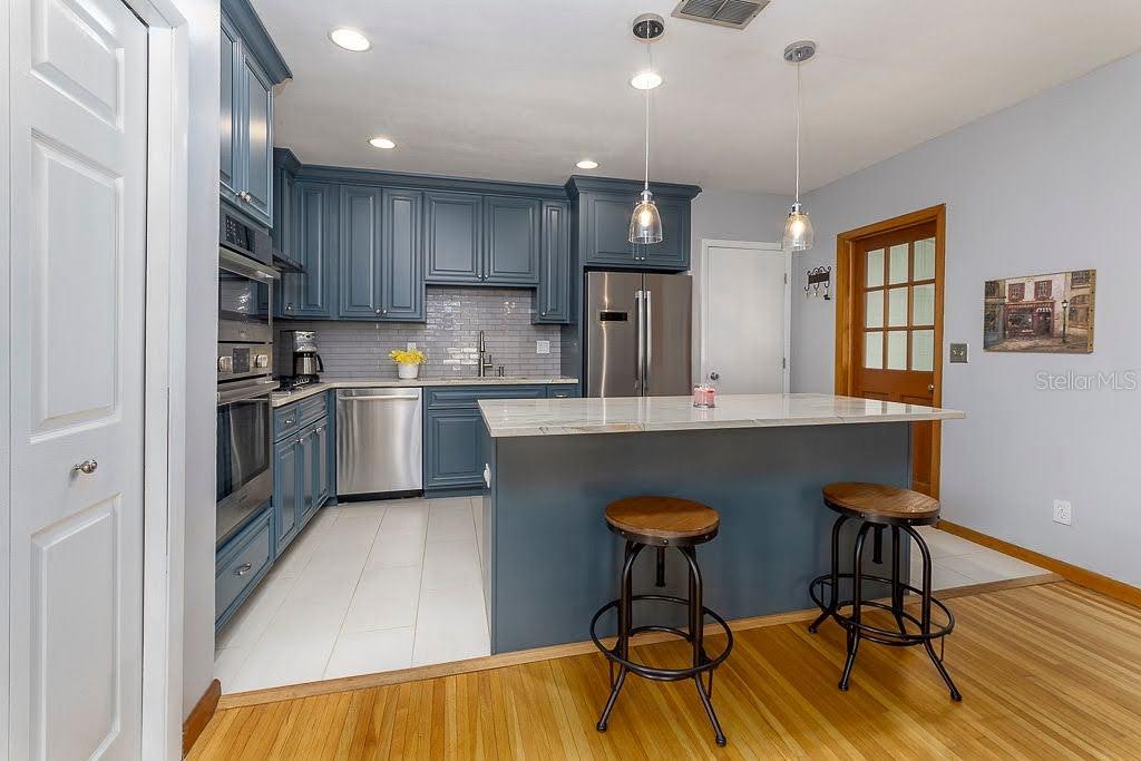 11 University Circle, FL
