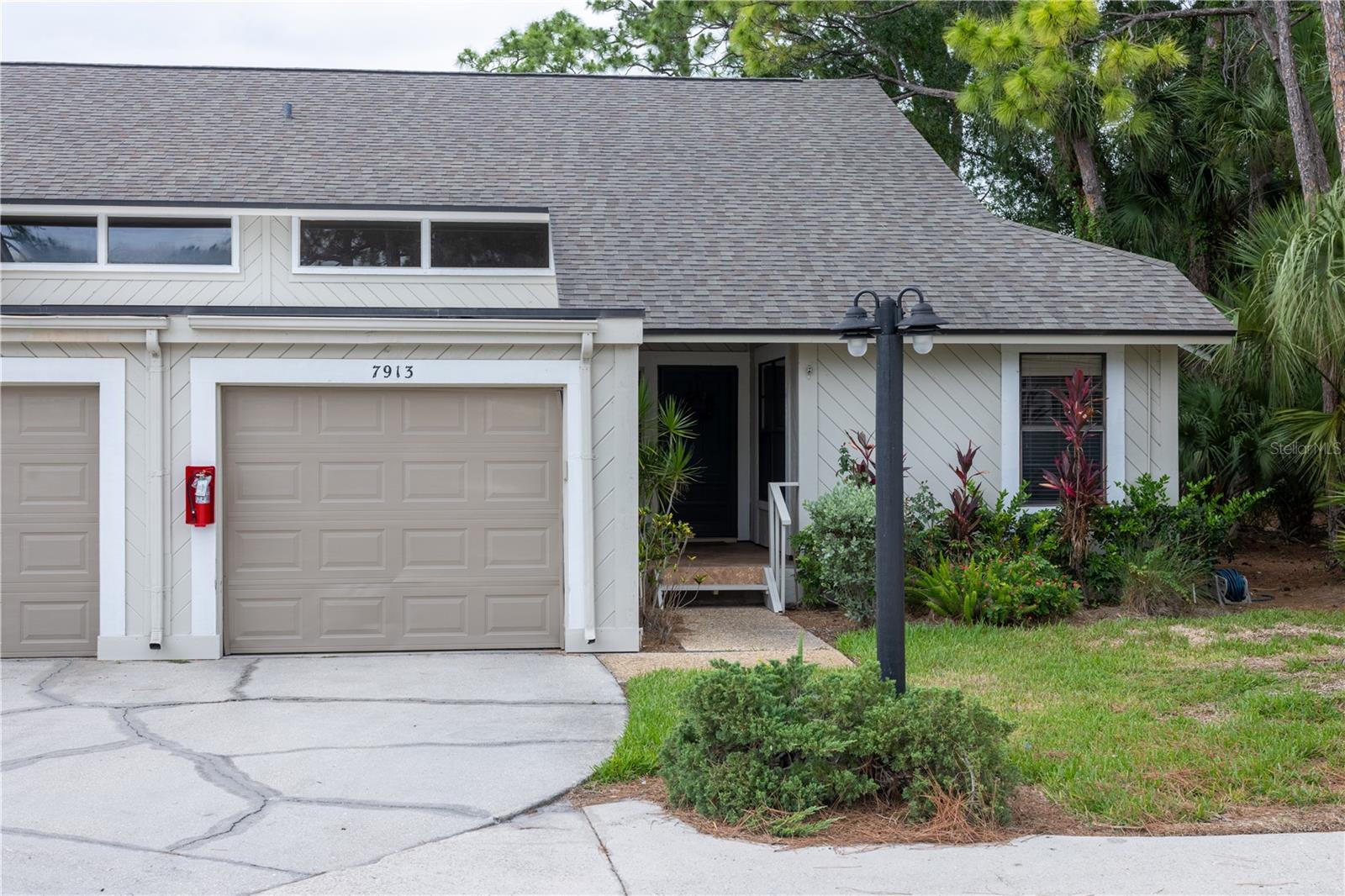 7913 Pineglen Court, FL