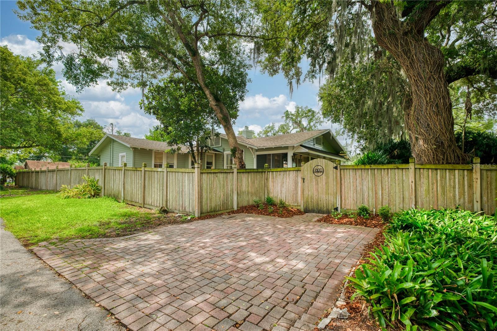 1800 Carlton Drive, FL