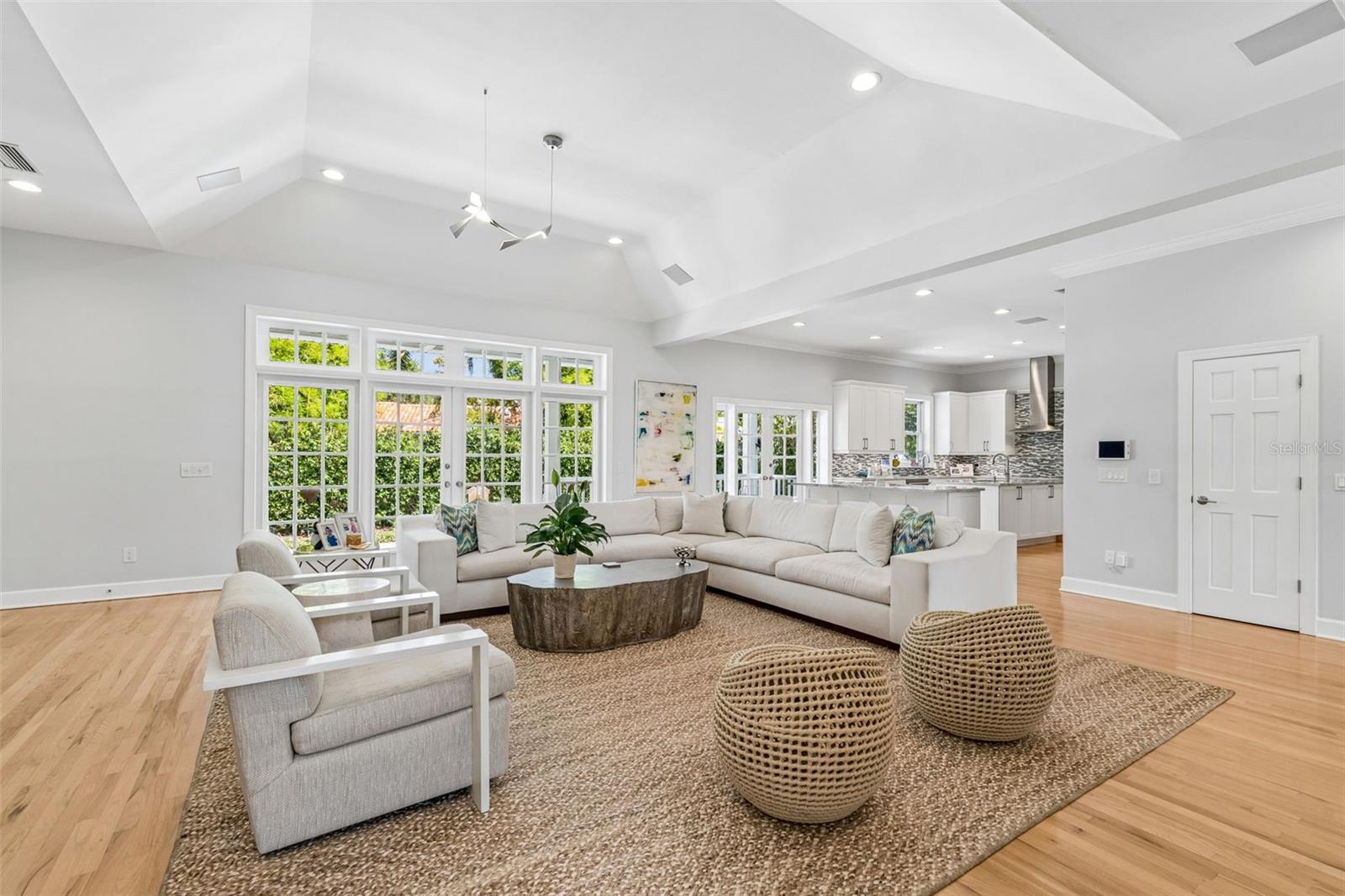 814 Bayside Drive, FL