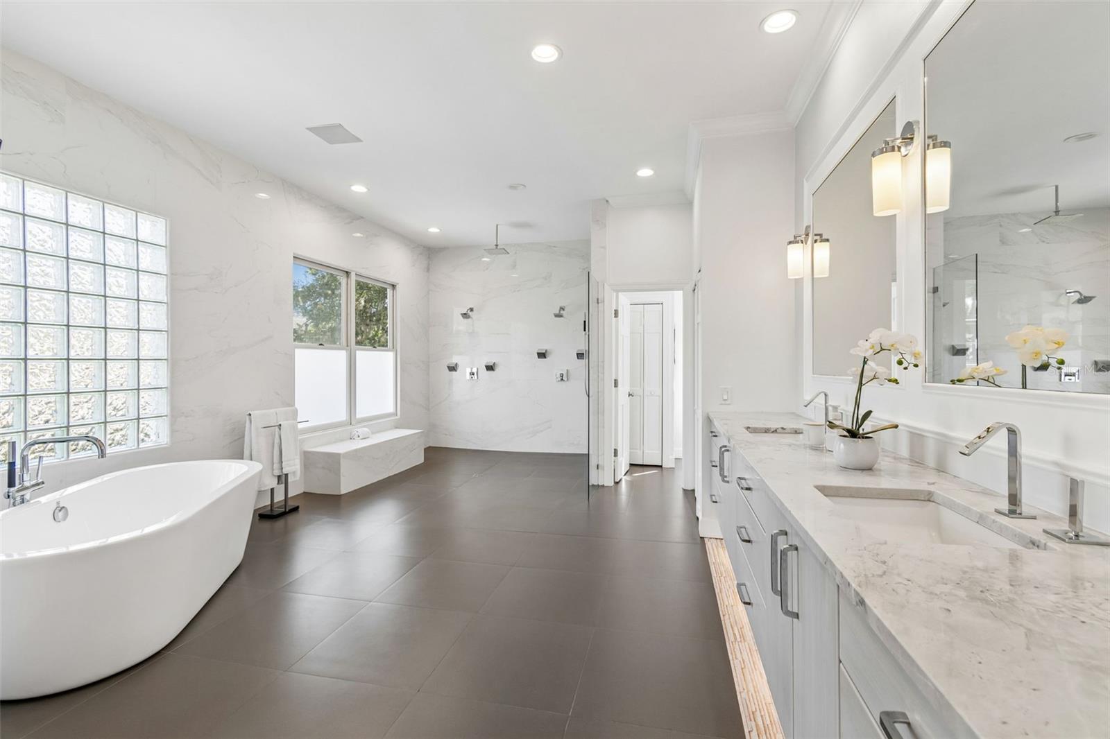 814 Bayside Drive, FL